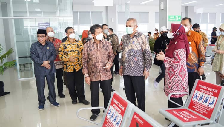 Dirut BPJS Kesehatan Apresiasi Capaian Peserta JKN KIS 98,61 Persen di Sidoarjo
