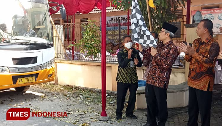 Bupati Bantul Lepas 5 KK Transmigran ke Sulawesi Utara