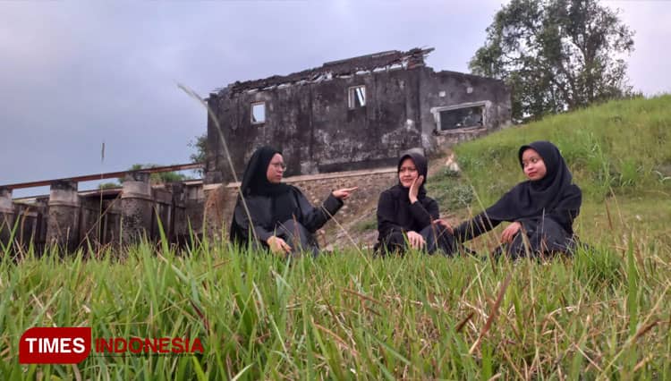 Lagi Hits, Pintu Air Peninggalan Belanda di Jombang Jadi Spot Foto Instagramable
