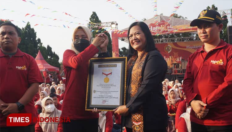 Sajikan 1.035 Sambel Wader dalam Layah, Pemkab Mojokerto Catatkan Rekor MURI