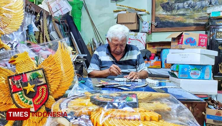 Pria di Pacitan Ini Sukses Sulap Sampah Jadi Kerajinan Burung Garuda dan Hasilkan Cuan