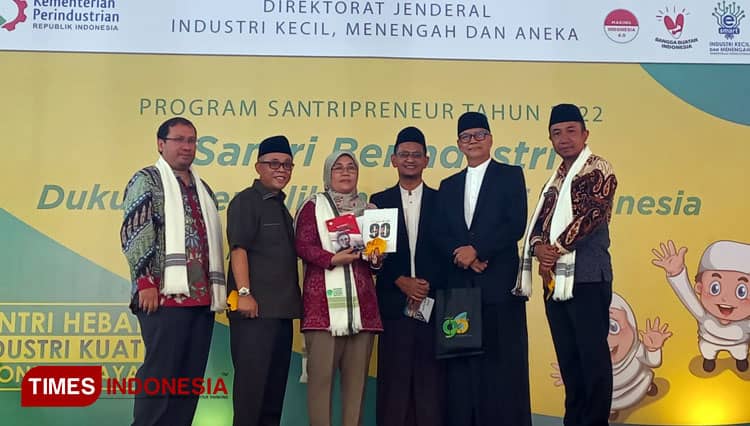 Ponpes Santi Asromo Majalengka Terima Program Santripreneur