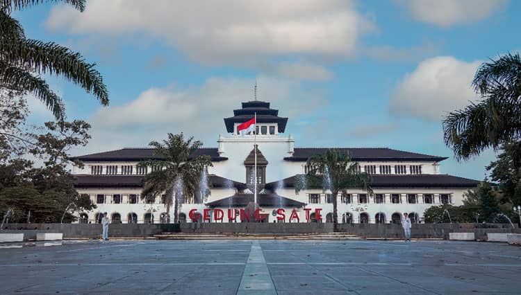 Mengenal Gedung Sate, Bangunan Ikonik di Kota Bandung