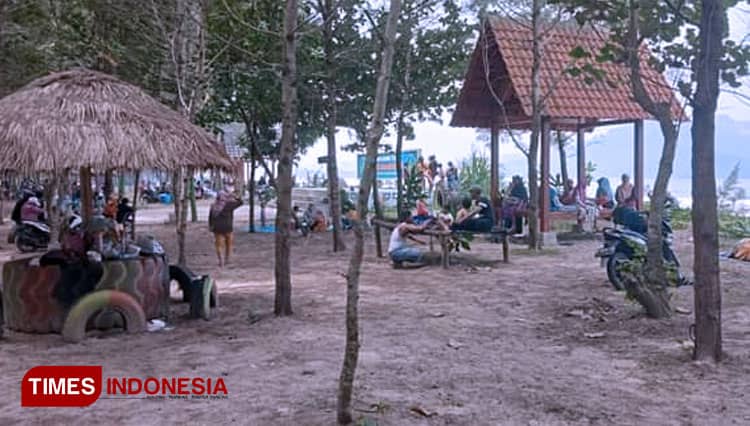 Menyusuri Keindahan Wisata Pantai Cemara Pancer Banyuwangi