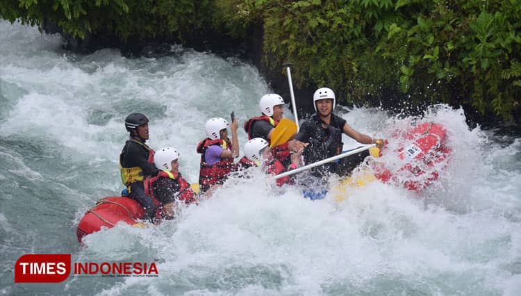 Wisata Andrenalin Danau Ranau, Rafting hingga Jetsky