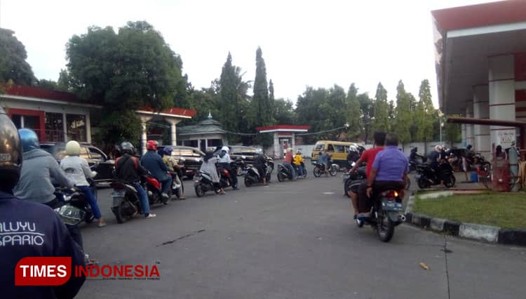Fakta Kenaikan Harga BBM di Majalengka: Warga Rela Antre, Pom Mini Kian Tersisih
