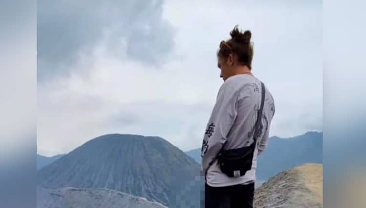 Bule yang Kencingi Kawah Gunung Bromo Minta Maaf Terhadap Suku Tengger di Probolinggo