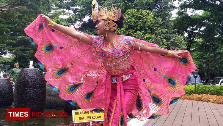 Mengenal Davina, Penari Tradisional Sunda Kebanggaan Jawa Barat