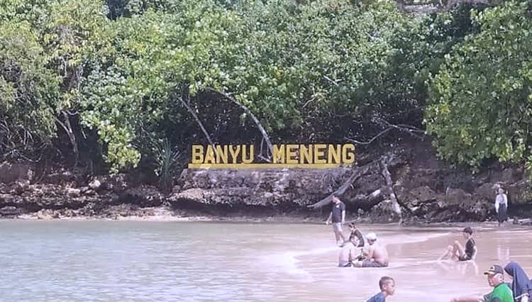 Menikmati Keindahan dan Ketenangan Ombak Pantai Banyu Meneng Malang