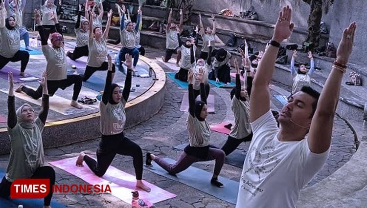 Anjasmara, Belajar Memaknai Hidup Melalui Yoga