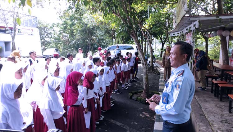 120 Pelajar SDN 1 Pataruman Berwisata Edukasi ke Lapas Banjar
