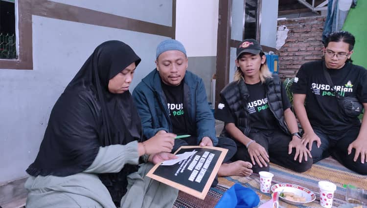 Gusdurian Peduli Salurkan Santunan untuk Keluarga Korban Tragedi Stadion Kanjuruhan