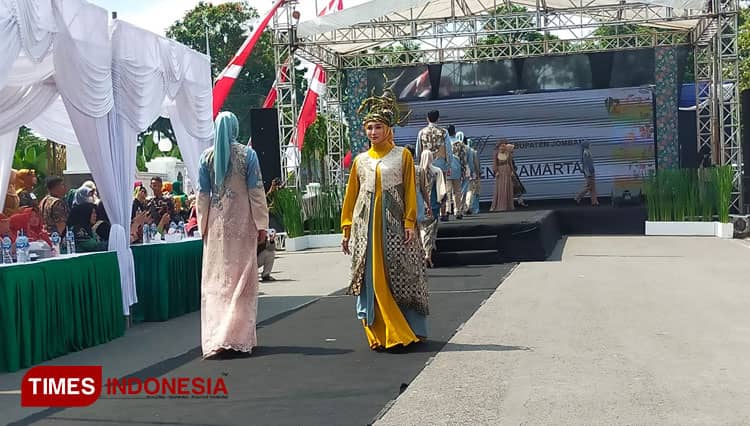Santri Jombang Unjuk Kebolehan di Fashion On The Street