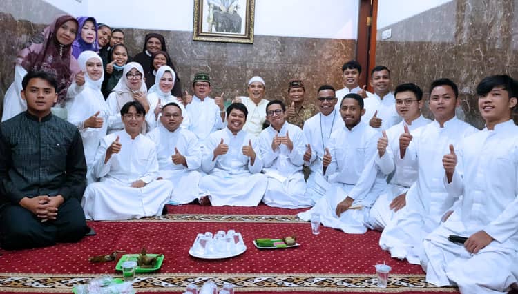 Forum Lintas Agama Hadiri Peringatan Maulid Nabi Ponpes Az Zainy, Turut Menyimak Kisah Teladan Rasulallah