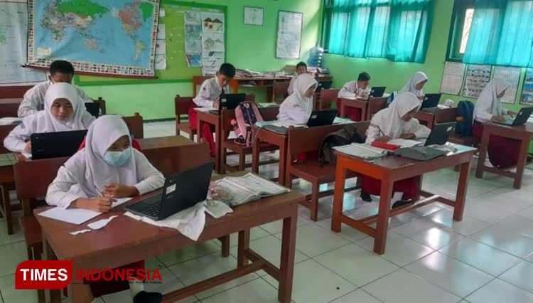 Inovasi Chromebook Tingkatkan Kompetensi Siswa SDN 2 Wonogondo Pacitan