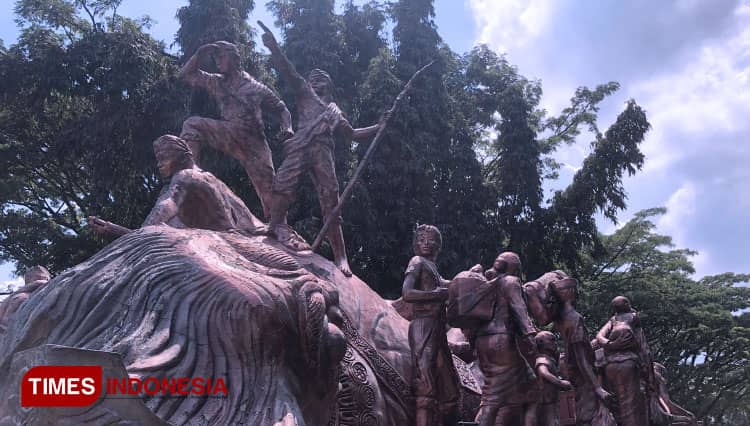 Menilik Patung Raksasa Tergeletak di Monumen Juang 45 Kota Malang