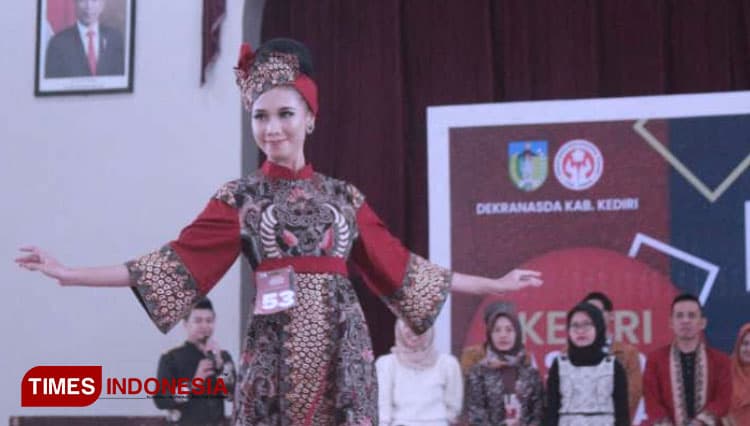 Padukan Garuda dan Motif Khas Kediri, Ini Jawara Kediri Fashion Festival 2022