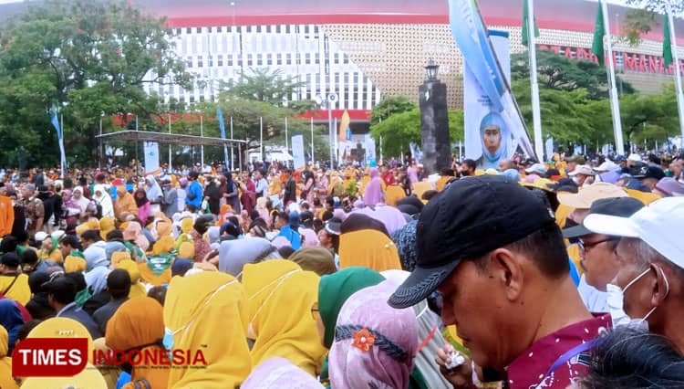 Pembukaan Muktamar ke-48 Muhammadiyah, Puluhan Ribu Orang Padati Stadion Manahan