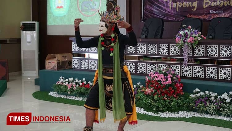 Kegiatan Workshop Topeng Bubur Kertas Program Rumah Budaya dan Peradaban Unisma Malang