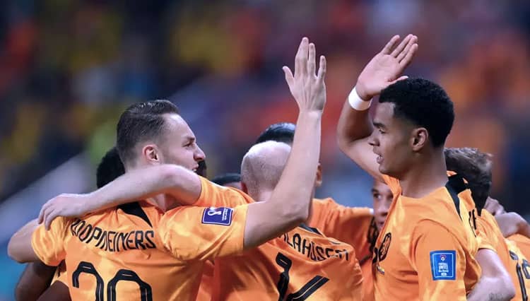 Belanda vs AS, Duel Taktik dan Fisik