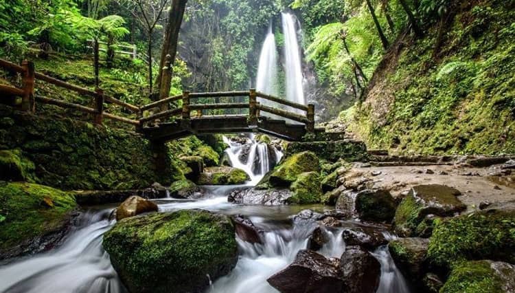 7 Destinasi Wisata di Kabupaten Karanganyar, Air Terjun Sejuk dan Indah