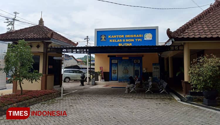 Tidak Punya Paspor, Kantor Imigrasi Blitar Deportasi Enam WNA