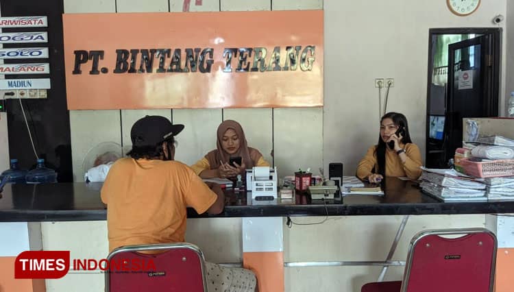 Libur Tahun Baru, Tarif Travel di Pacitan Mulai Naik