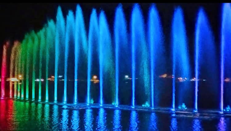Malam Tahun Baru, Tarian Air Mancur di Ngebel Hibur Ribuan Warga Ponorogo