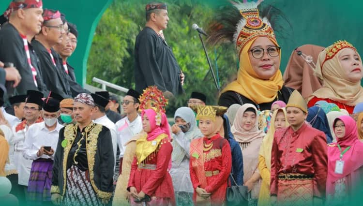 Puluhan Baju Adat Semarakkan Peringatan Hari Amal Bakti Kemenag RI di UIN KHAS Jember