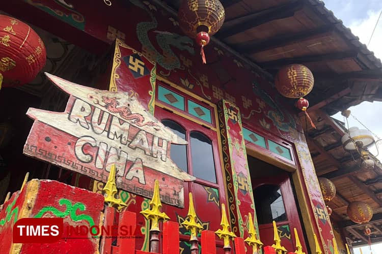Unik! Warga di Malang Sulap Rumahnya Bernuansa Klenteng China