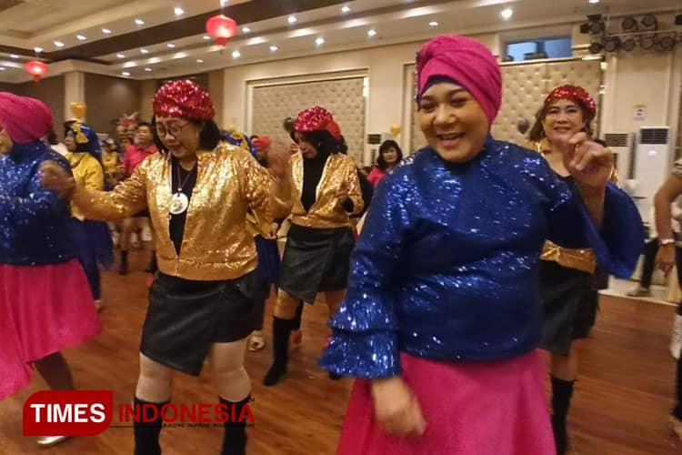 Wanita Usia Emas 'Queen Dance' Lebih Bugar Berkat Menari Line Dance