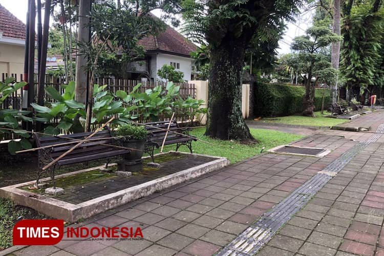 Imbas Video Pasangan Mesum di Depan Umum, DLH Kota Malang Segel Bangku
