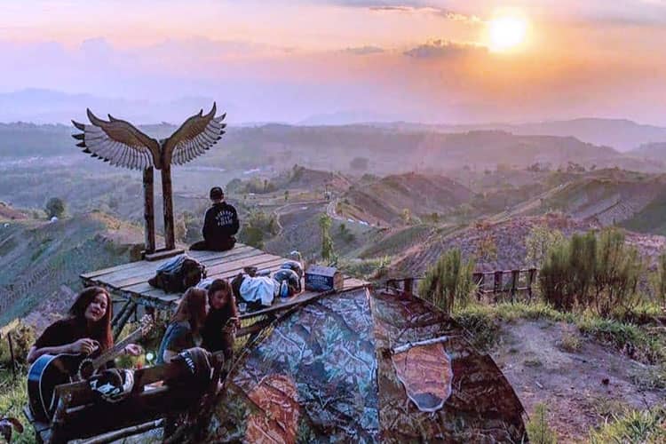 Pesona Alam Puncak Sawiyah Majalengka, Surganya Para Petualang