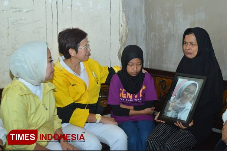 Tim Monitoring Perempuan Golkar Bersatu Kunjungi Keluarga Tragedi Kanjuruhan
