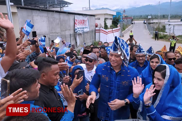 Ribuan Warga Kota Palu Sambut Kedatangan AHY