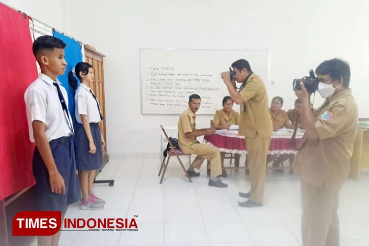 2.505 Siswa SMP Terima KIA dari Disdukcapil Sumba Timur