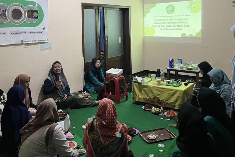 Mahasiswa KSM-T Unisma Malang Gelar Penyuluhan Optimalisasi Pemanfaatan Daun Kelor