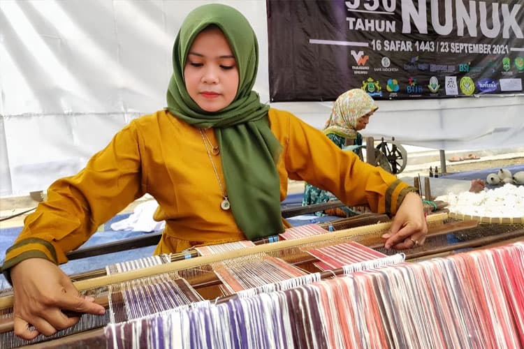 Kisah Desa Nunuk Baru, Desa Tertua di Kabupaten Majalengka Penghasil Tenun Gadod