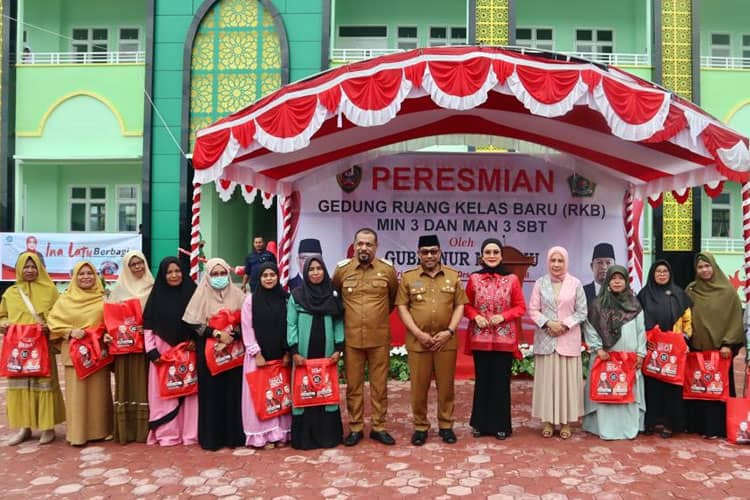 Gubernur Maluku Resmikan Gedung RKB MIN 3 dan MAN 3 di SBT