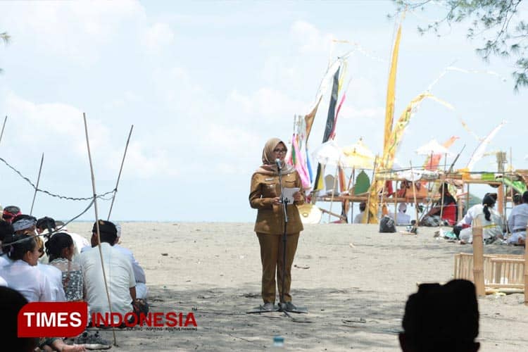 Bupati Blitar Ajak Umat Hindu Jadikan Melasti Sarana Jaga Keharmonisan Alam