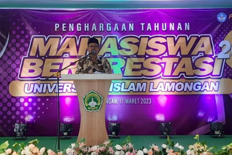 Unisla Anugerahkan Penghargaan pada Ratusan Mahasiswa Berprestasi