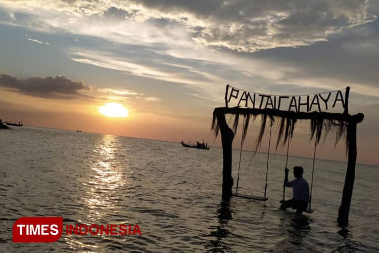 Mesmerize Your Eyes with the Beauty of Sunset at Cahaya Beach