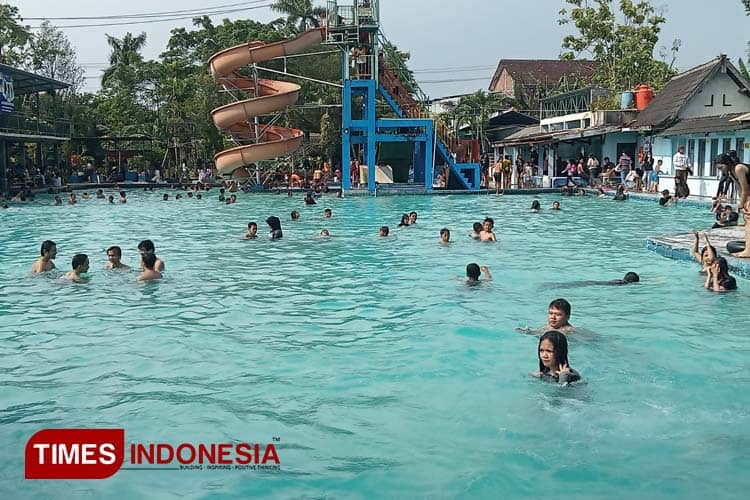 Ribuan Warga Kunjungi Water Byur Tirta Tamansari Bantul untuk Padusan