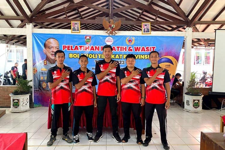 Mahasiswa UNIPMA Lulus Pelatihan Pelatih dan Wasit Bola Voli Tingkat Provinsi