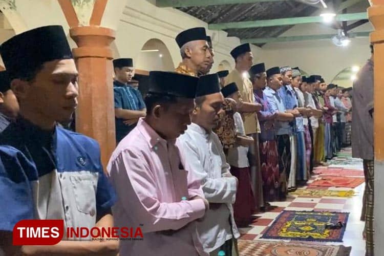 Kisah Salat Tarawih Kilat di Ponpes Mambaul Hikam Blitar, Ada Sejak Puluhan Tahun