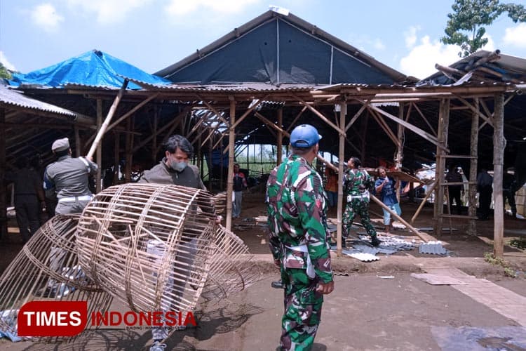 Aparat Gabungan Bongkar Dua Lokasi Sabung Ayam di Kabupaten Malang