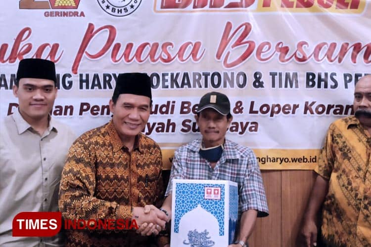 BHS dan Gerindra Surabaya Buka Puasa Undang Pengemudi Bemo dan Loper Koran