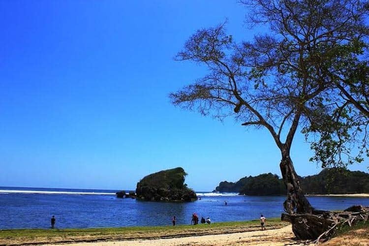 5 Pantai Ramah Anak di Kabupaten Malang
