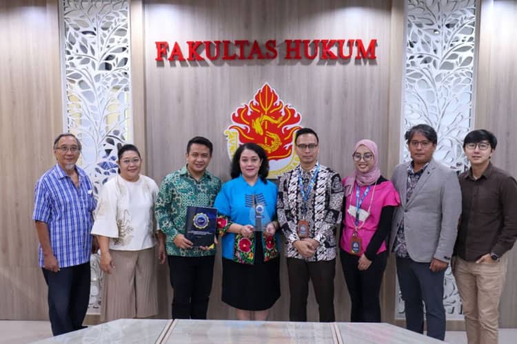 Fakultas Hukum Ubaya Top 10 PTS Almamater Partner Kantor Hukum Ternama Indonesia, Juara Satu di Indonesia Timur