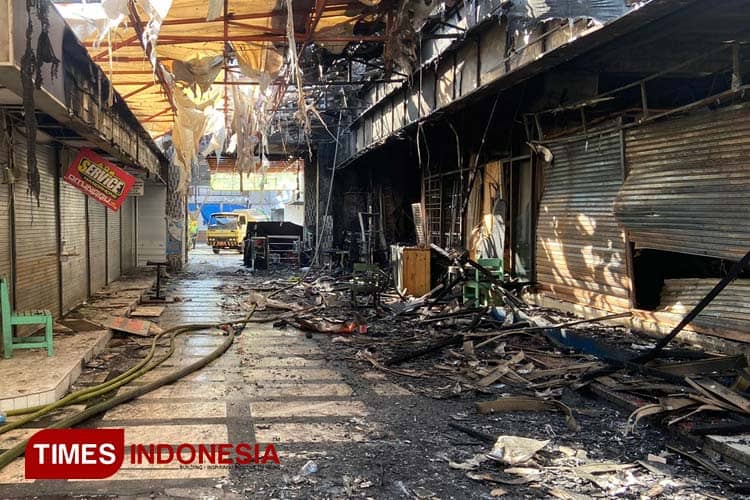 63 Stan Mal Gadget Malang Plaza Hangus Terbakar